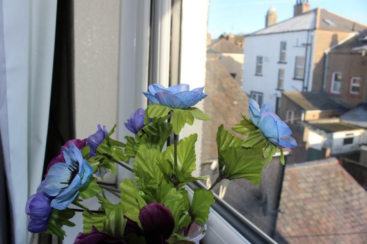 John St Town House - Self Catering - Guesthouse Style - Great Value Family And Double Rooms Workington Exterior foto